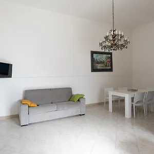 Casa vacanze Le Di Rosa, Aeroporto di Catania Fontana Rossa